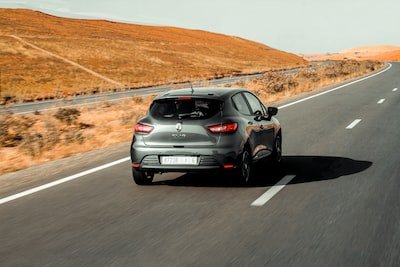Recharge de batterie de voiture : Tout savoir sur le nombre de kilomètres à parcourir