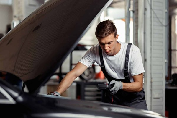 Quels sont les services proposés par un garage automobile à Rézé ?