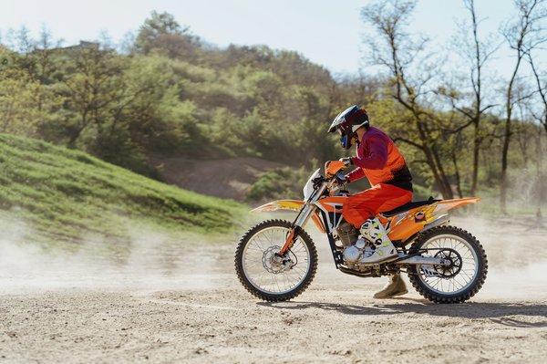 Les essentiels accessoires ktm : équipez-vous pour l'aventure !